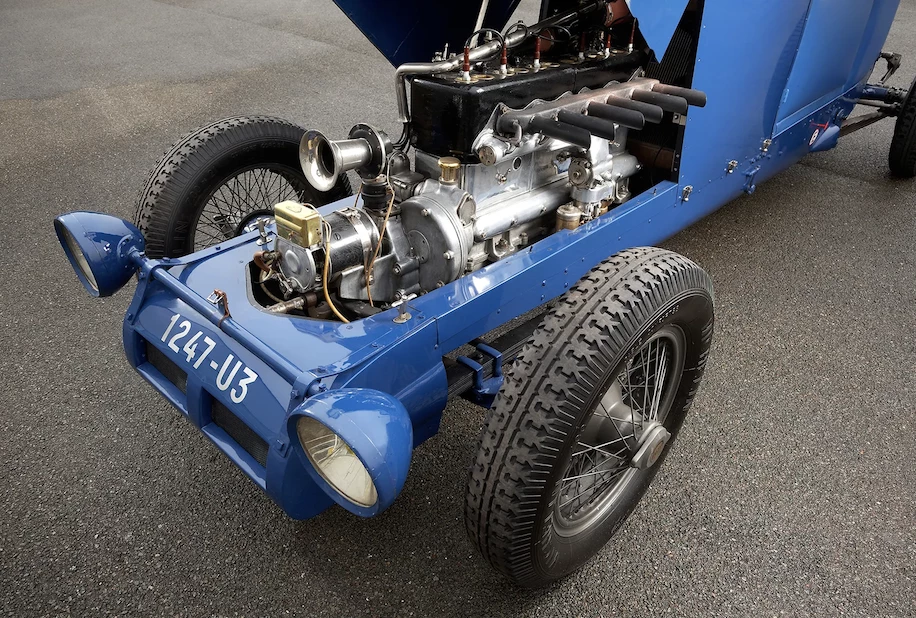 1926 – 1956 : LE BOOM DES RECORDS | The Originals Renault Services